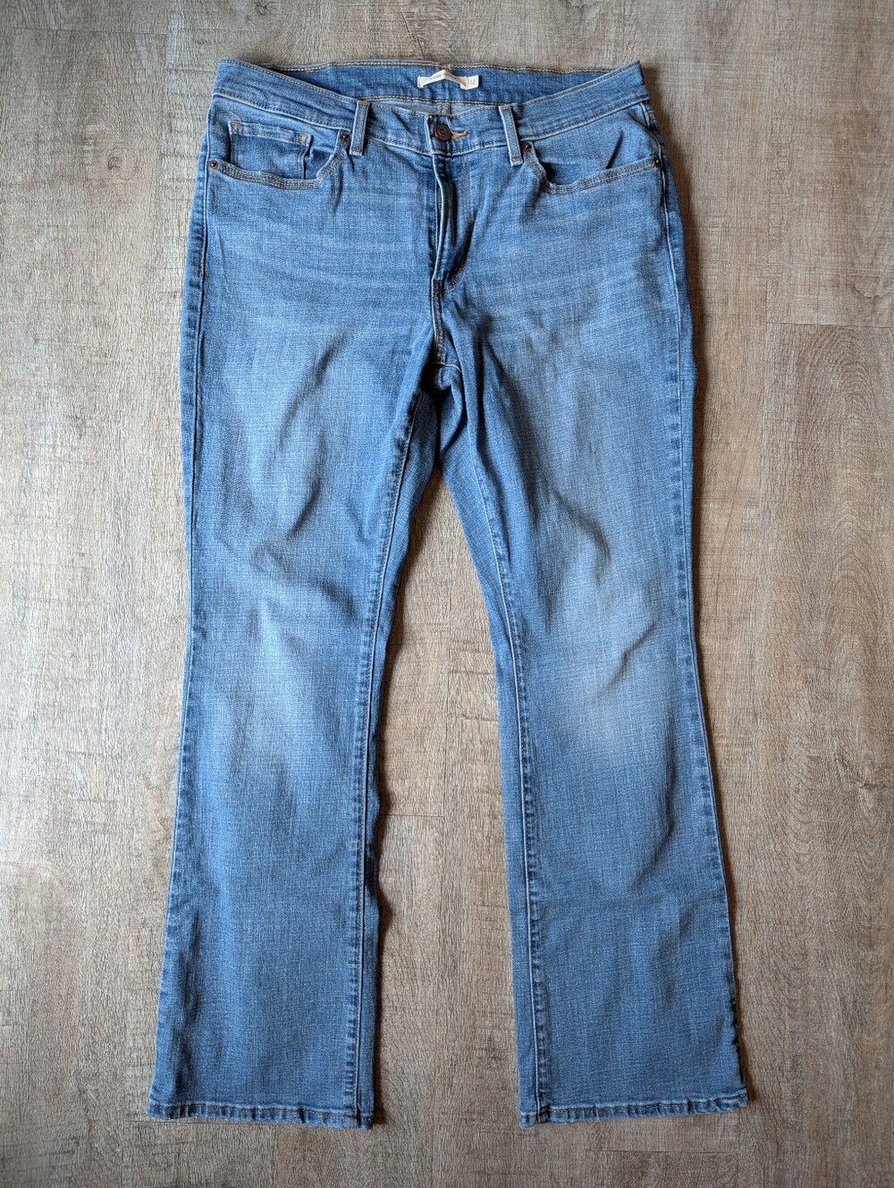 Levi's Classic Boot Cut Jeans medium wash - Size 12
